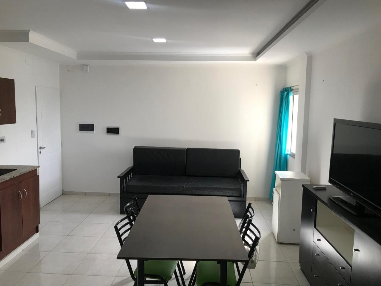 Edificio Tomy Apartment *